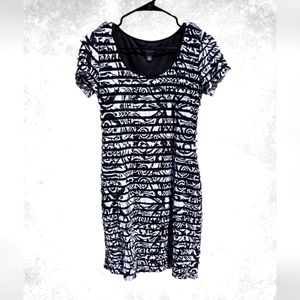 Dress Barn black and white ruffled knee-length dress size 8